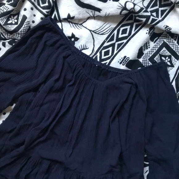 Deep Navy Off Shoulders Top - Picture 2 of 3